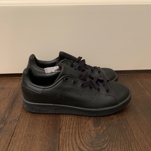 Black Adidas Stan Smiths - Picture 1 of 9